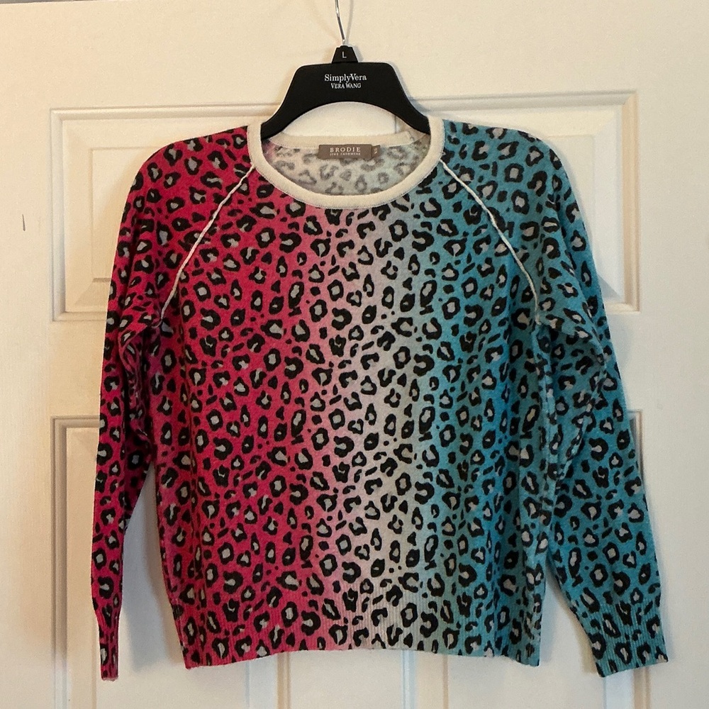 Brodie Women’s Fine Cashmere Leopard Print Sweater size XS